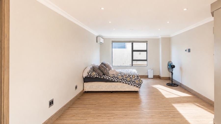 8 Bedroom Property for Sale in Birdwood Estate North West